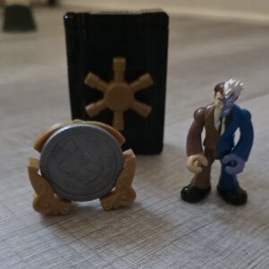 Imaginext Two Face With Vault Safe And Coin Shooter